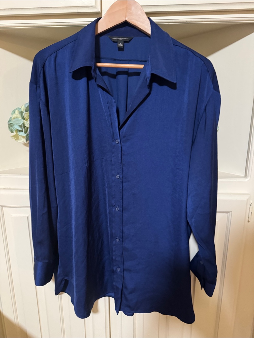 Beautiful Banana Republic Classic Collared Silk Button-Up Shirt in Patriot Blue